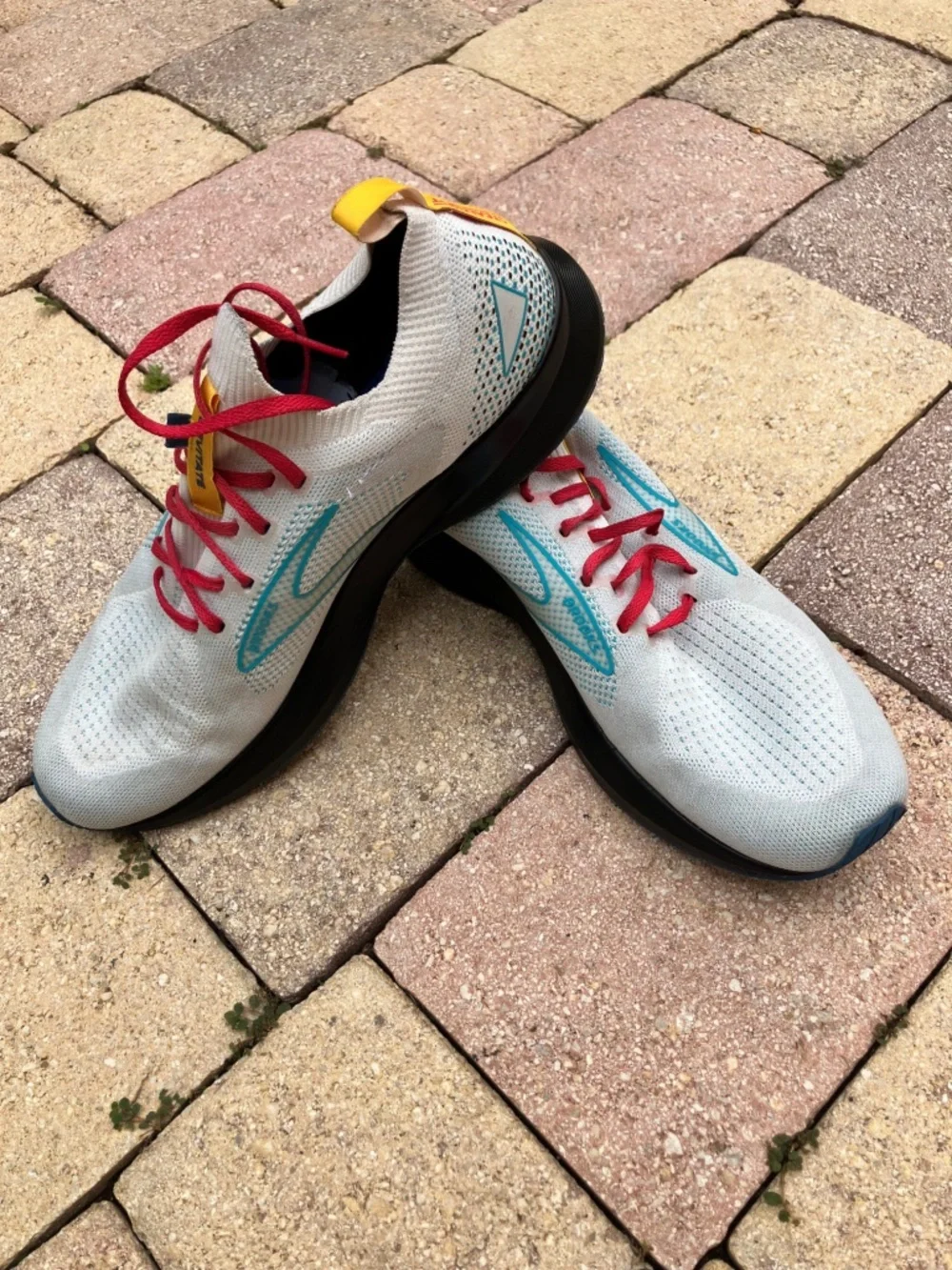 Brooks Levitate StealthFit 5 Men’s Size 11 D Running Shoes White Blue Red